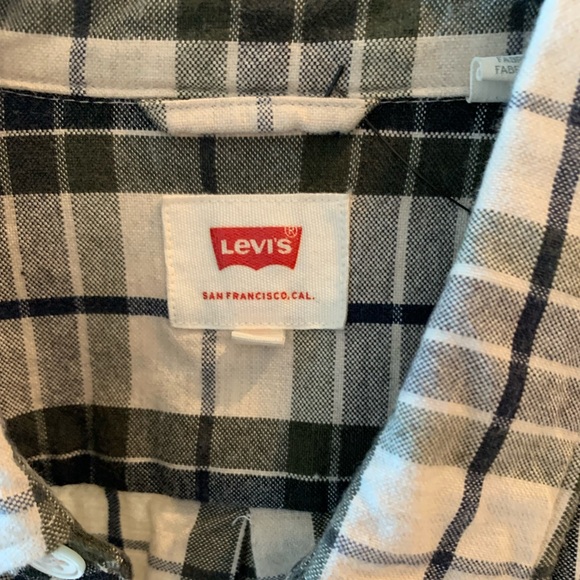 Levi’s Button Up Shirt - Picture 5 of 5